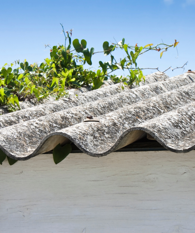 Garage with asbestos cement roof sheets in Mansfield residential area